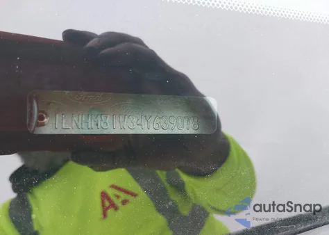 2004 Lincoln Town Car Signature from USA, damaged, VIN 1LNHM81W34Y639078